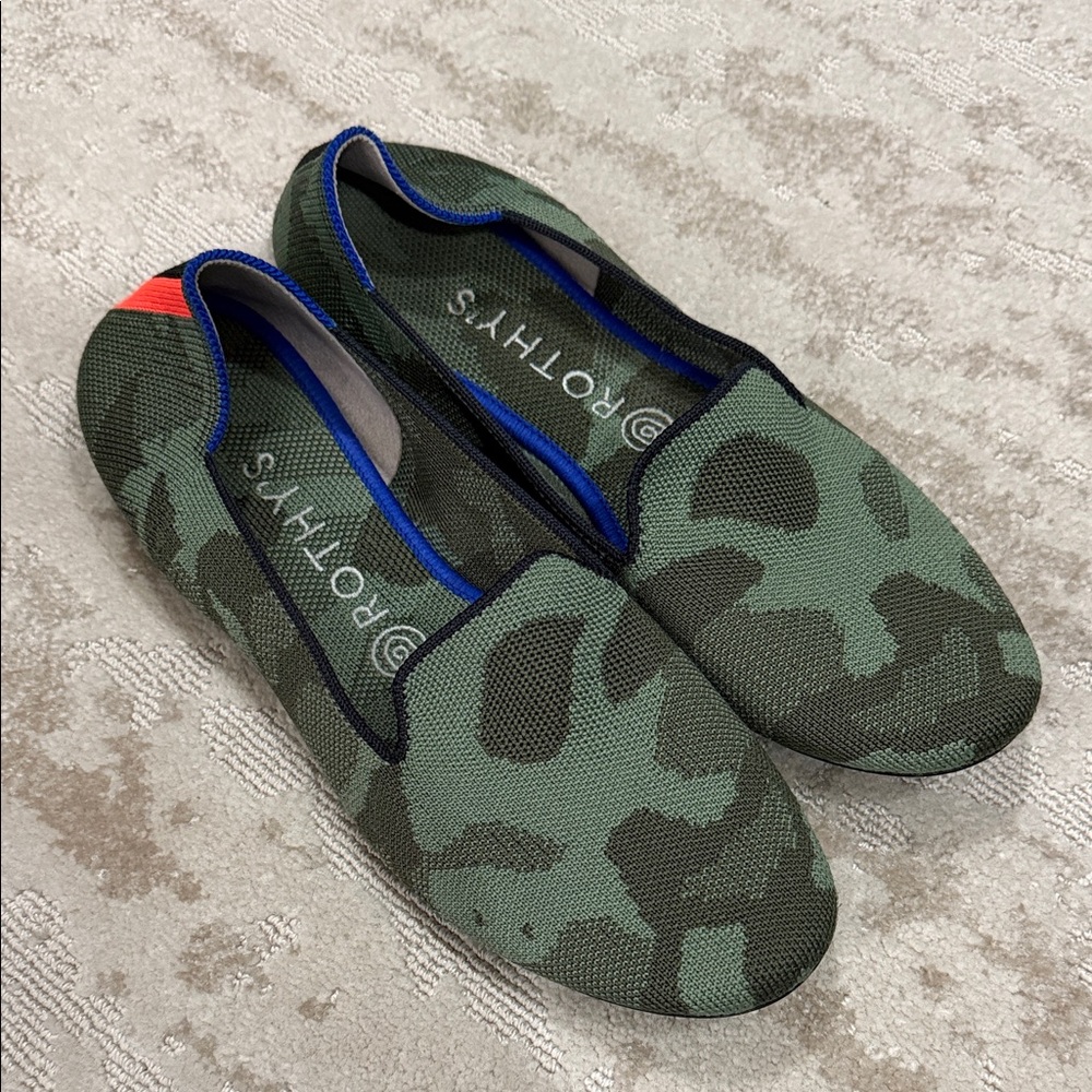 Rothy’s camo loafer women’s sz9- fit is closer to 8